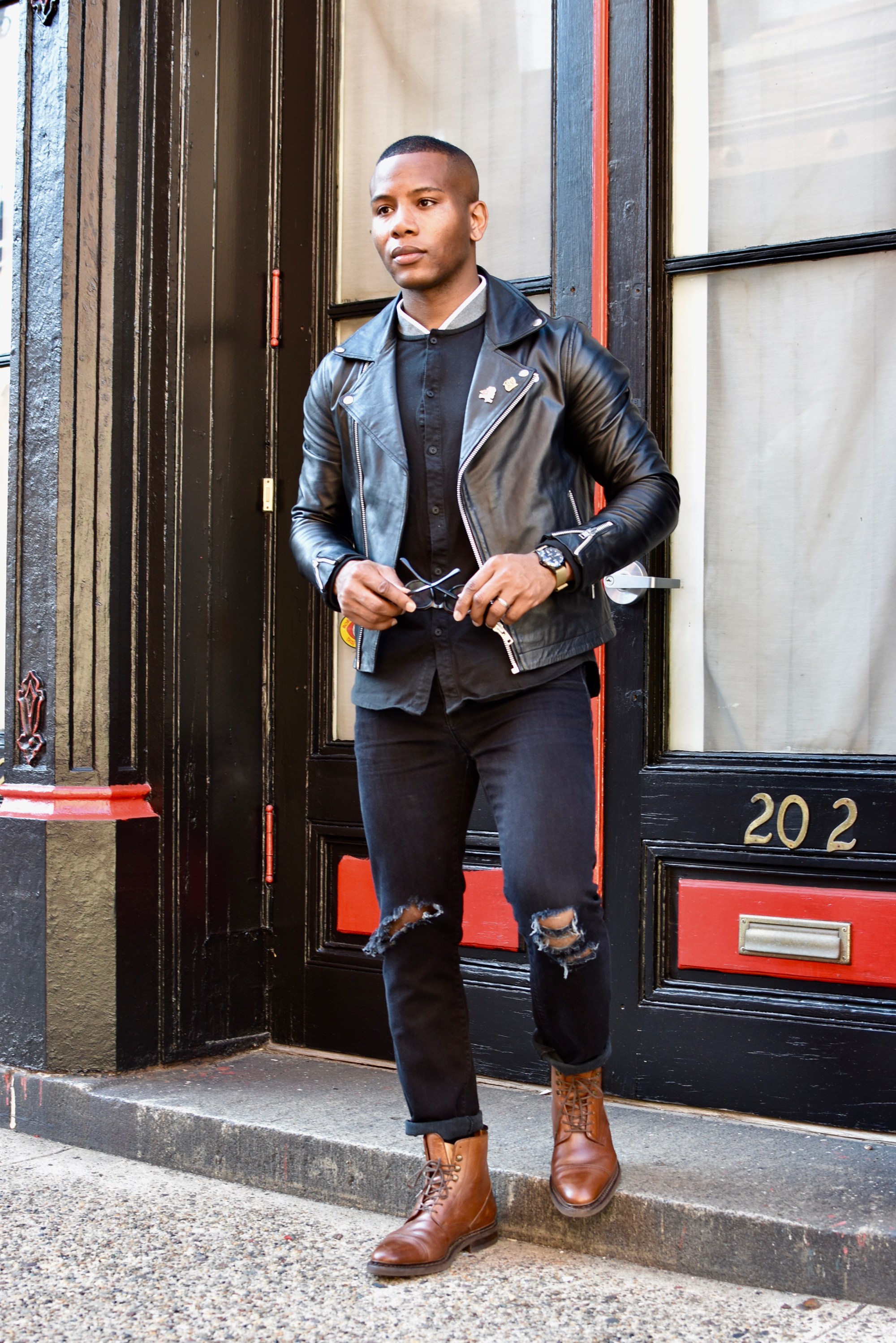 how-to-style-mens-ripped-jeans