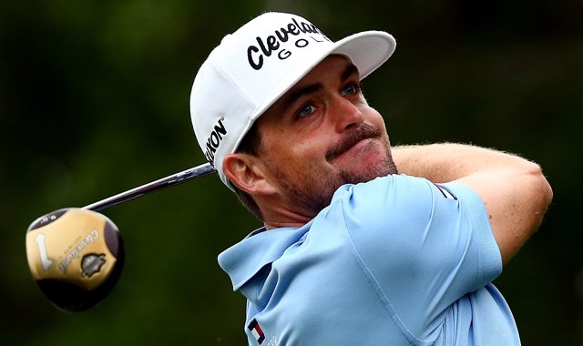 wearing-baseball-cap-when-playing-golf