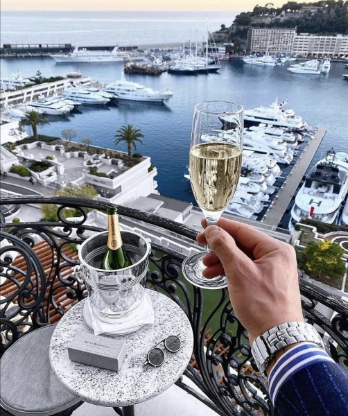 luxury-holiday-vacation-for-men-monte-carlo-champagne-yatch