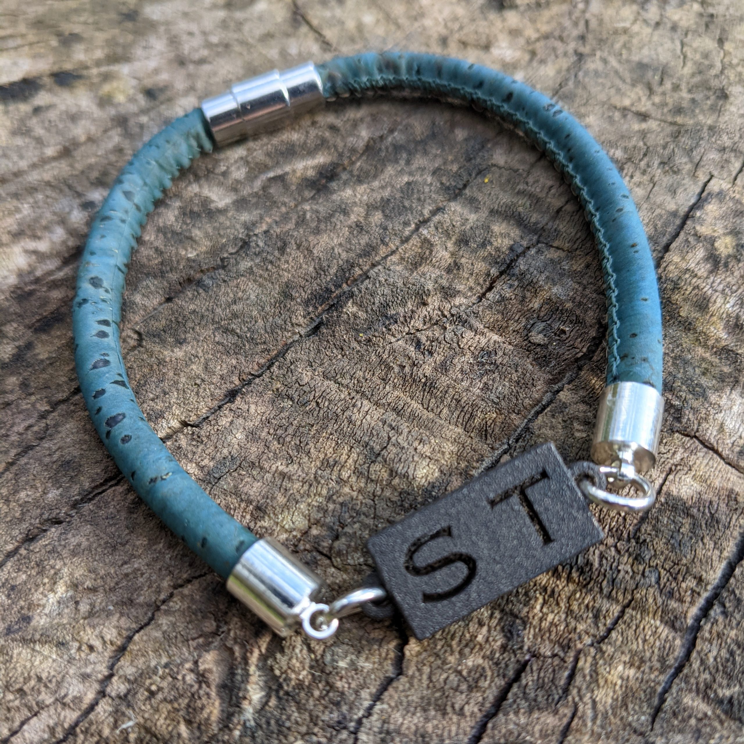https://ephorilondon.com/product/personalised-initials-dark-turquoise-blue-green-shoreditch-cork-vegan-bracelets-for-men/